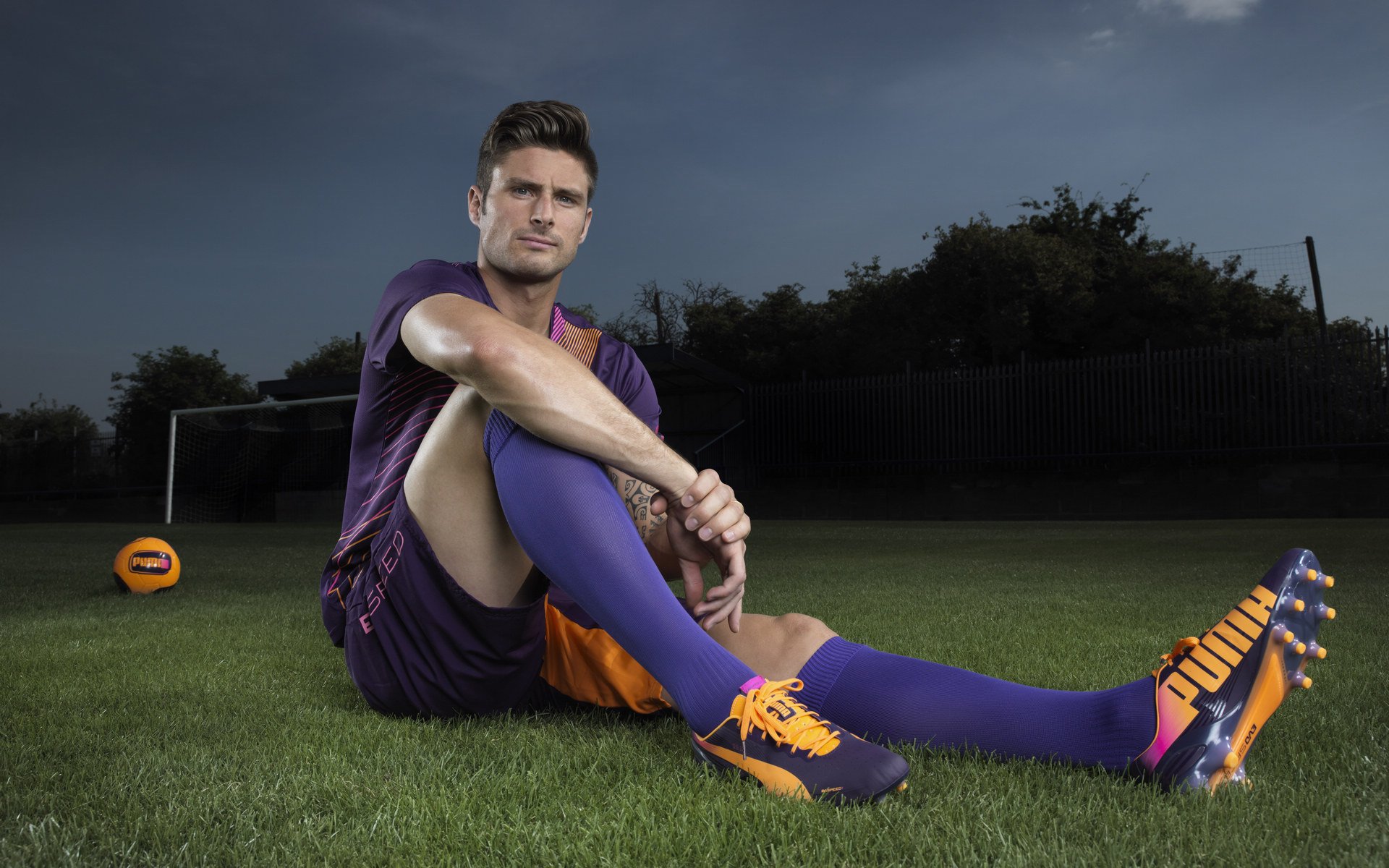 哈兰德助攻福登，曼城在欧冠小组赛中保持不败，哈兰德穿曼城球衣